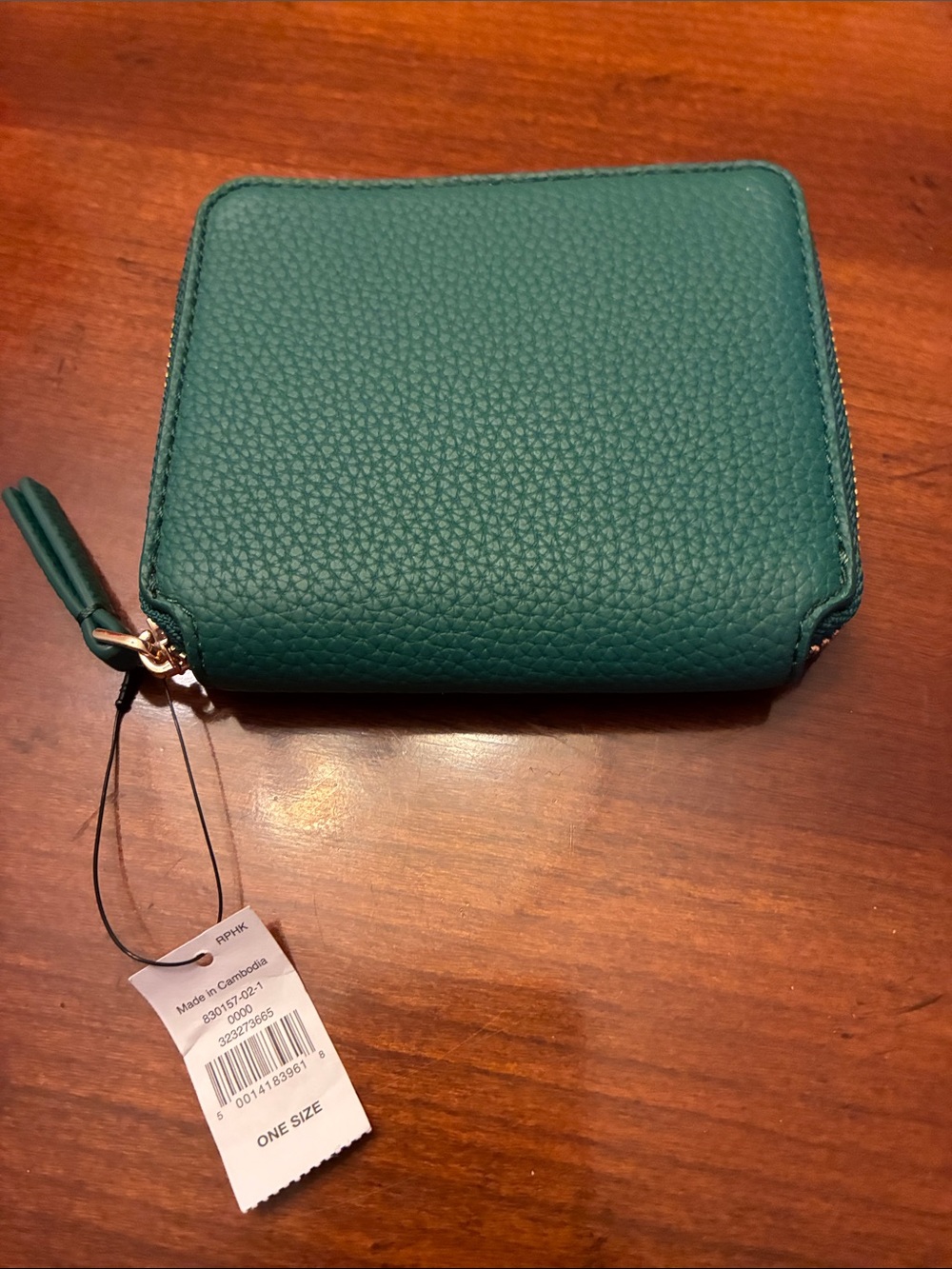 BANANA REPUBLIC. Dark Green Vegan Leather Zip Around Wallet. Sleek & smooth NWT